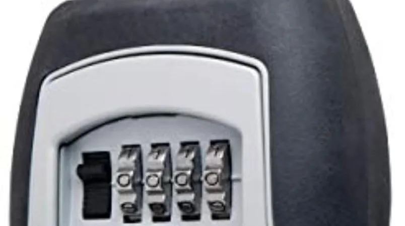 Master Lock Key Lock Box, Outdoor Lock Box for House Keys, Portable Combination Lockbox Resettable Code, 5400EC, Black Master Lock Key Lock Box, Outdoor Lock Box for House Keys, Portable Combination Lockbox Resettable Code, 5400EC, Black