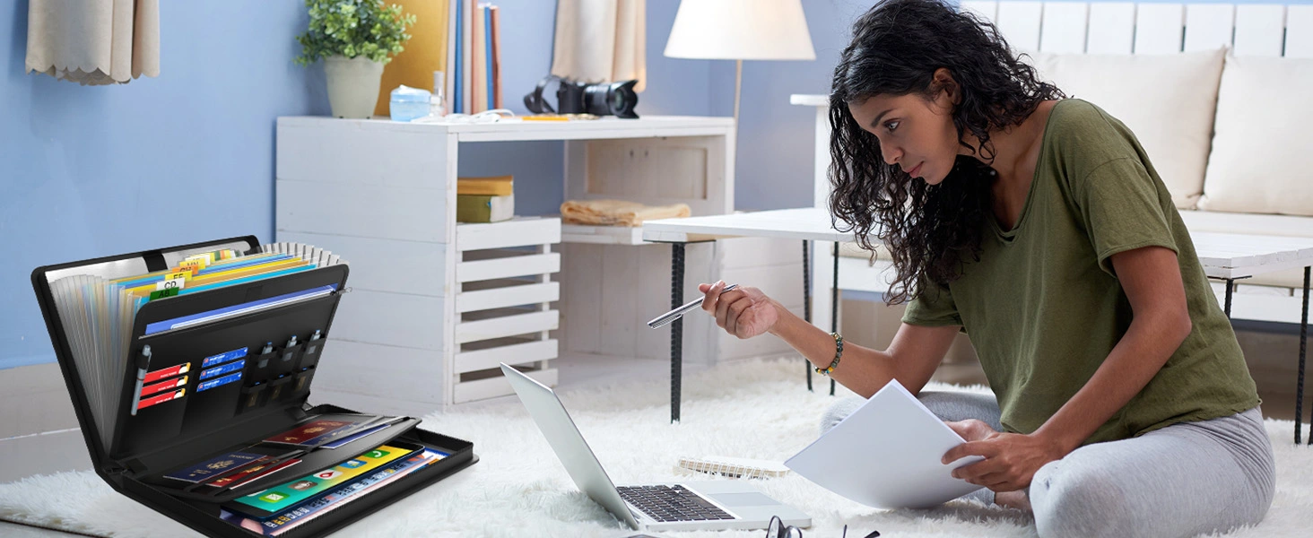 file folder with zipper