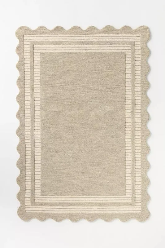 Luxury Hand-Tufted Wool Area Rug with Elegant Scalloped Edge Design, Soft Beige Color, Versatile for Any Room (5×7 Ft)