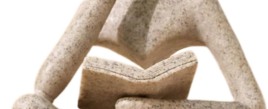 Bookshelf Decor Thinker Statue – Abstract Art Reading Thinker Sculpture Figurine Aesthetic, Modern Home Decoration for Living Room Office Shelves Coffee Table Desk Decor(Beige)